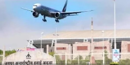 जयपुर एयरपोर्ट पर आधी रात को मचा हड़कंप, दुबई से आई फ्लाइट को सुरक्षा एजेंसियों ने घेरा