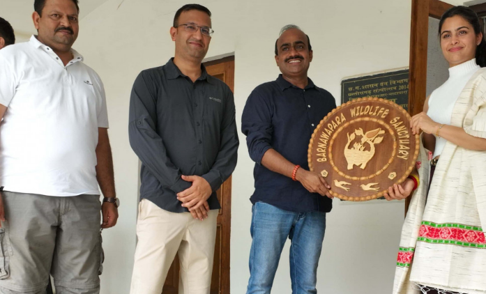 ओलंपियन मनु भाकर ने परिवार सहित बारनवापारा अभ्यारण्य का किया भ्रमण