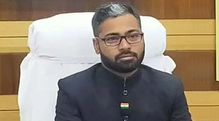 जिले में संचालित होटल, रेस्टोरेंट में दबिश देकर खाद्यान्न सामग्री के नमूने लिए जा रहे