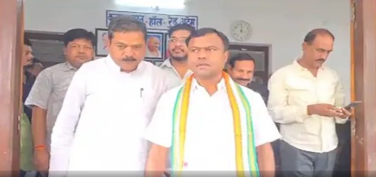 थाने में पथराव के मामले में FIR दर्ज, CCTV फुटेज खंगाल रही पुलिस, कांग्रेस ने सरकार पर साधा निशाना