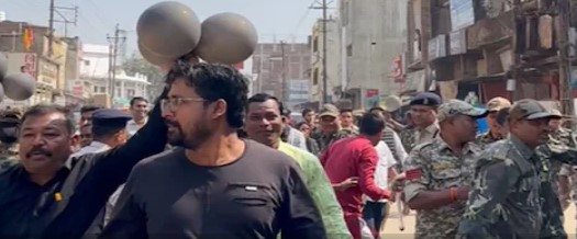 बस्तर में बवाल: चित्रकोर्ट रिजॉर्ट में सरकार की बैठक का विरोध, काले कपड़े पहन सड़कों पर उतरे कांग्रेसी