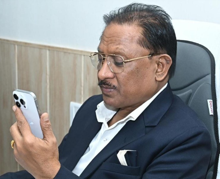 मुख्यमंत्री श्री विष्णुदेव साय ने हेलन केलर अवार्ड से सम्मानित कलाकार श्री बसंत साहू को दी बधाई