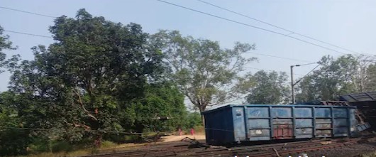 बिलासपुर-कटनी रूट पर पलटी मालगाड़ी, कई ट्रेनों पर असर, मचा हड़कंप
