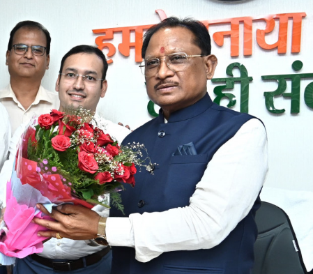 मुख्यमंत्री का राज्य प्रशासनिक सेवा के पदोन्नत अधिकारियों ने जताया आभार