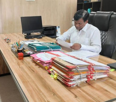 कलेक्टर ने ली पंचायत एवम ग्रामीण विकास योजनाओं की विस्तृत मासिक समीक्षा बैठक