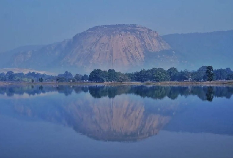 प्रदेश के पर्यटन को मिली नई पहचान : मधेश्वर पहाड़ को मिला शिवलिंग की विश्व की सबसे बड़ी प्राकृतिक प्रतिकृति शिवलिंग होने का गौरव