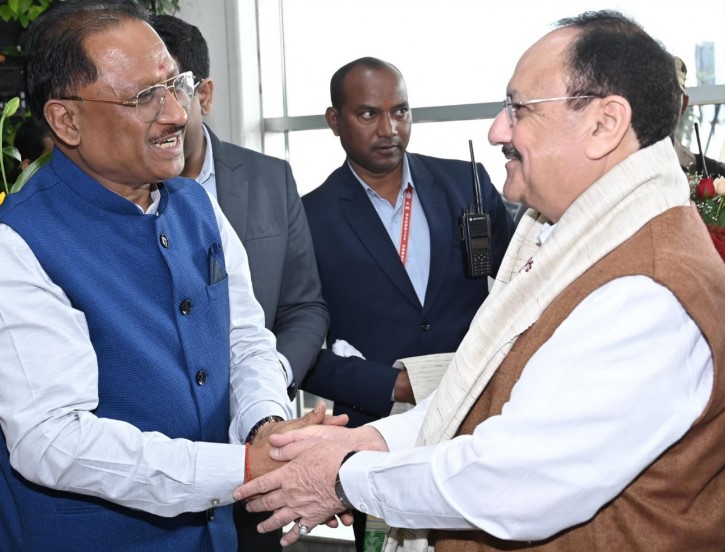 छत्तीसगढ़ के जनादेश परब में शामिल होने केन्द्रीय स्वास्थ्य मंत्री श्री नड्डा रायपुर पहुंचे