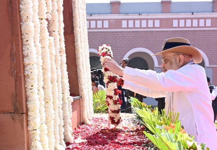 केंद्रीय गृह मंत्री श्री अमित शाह ने शहीद जवानों को दी श्रद्धांजलि