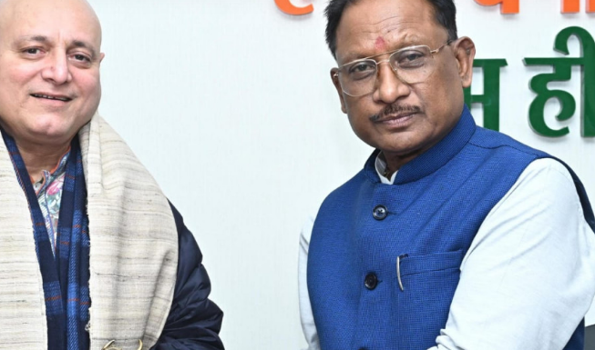 मुख्यमंत्री साय से प्रख्यात अभिनेता और पद्मश्री मनोज जोशी ने सौजन्य भेंट की