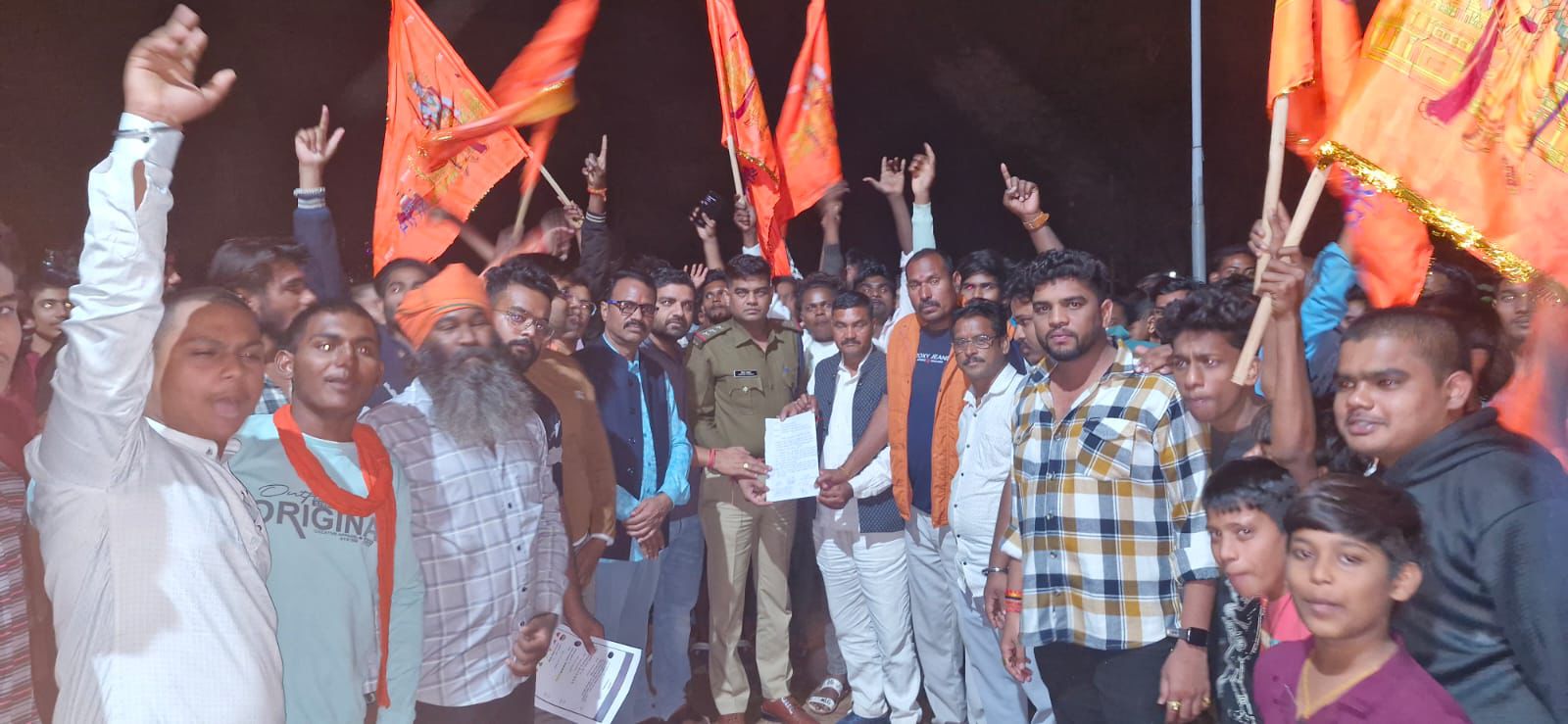 हिन्दू समाज,मंदिर और महिलाओं पर आपत्ति जनक पोस्ट करने पर फूटा गुस्सा