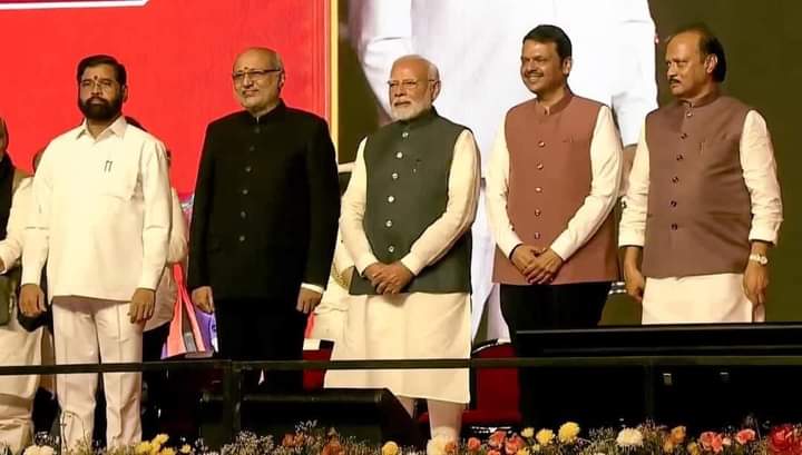 तीसरी बार फडणवीस ने ली सीएम पद की शपथ, शिंदे व अजित पवार बने डिप्टी सीएम