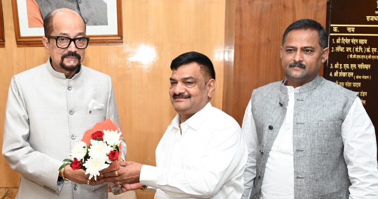 राज्यपाल श्री डेका से अखिल भारतीय कुर्मी क्षत्रीय महासभा के पदाधिकारियों ने भेंट की सम्मलेन में बतौर मुख्य अतिथि को किया आमंत्रित