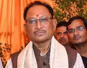 मुख्यमंत्री श्री विष्णु देव साय ने अमर शहीद वीर नारायण सिंह को उनके बलिदान दिवस पर किया नमन