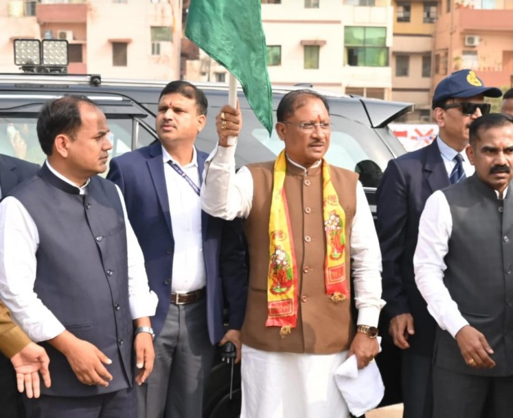 वाहन चलाते समय यातायात नियमों का करें अवश्य पालन - मुख्यमंत्री श्री साय
