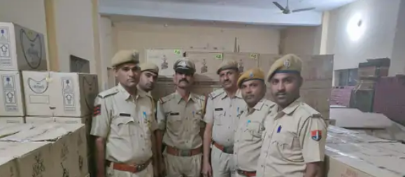 पुलिस थाने में छापा मारने पहुंची पुलिस अंदर भरा था माल, नजारा देख दंग रह गए अधिकारी