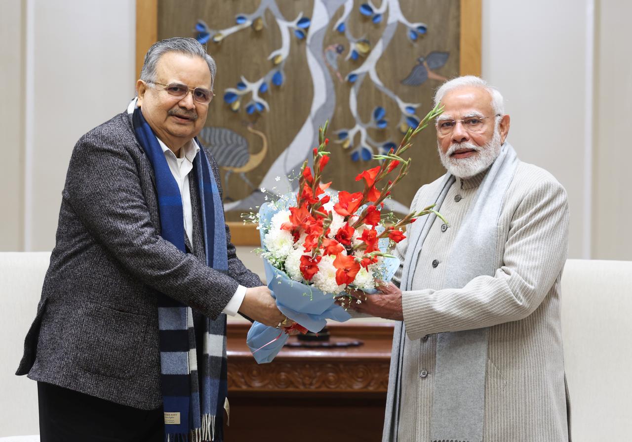 प्रधानमंत्री मोदी से मिले विधानसभा अध्यक्ष डॉ रमन सिंह, छत्तीसगढ़ आगमन का दिया न्योता