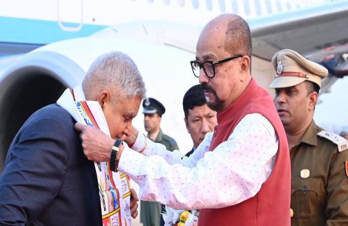 उप राष्ट्रपति जगदीश धनखड़ का माना विमानतल में आत्मीय स्वागत
