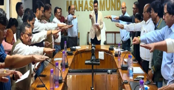 राष्ट्रीय मतदाता दिवस की शपथ राजभवन के अधिकारियों एवं कर्मचारियों ने ली शपथ