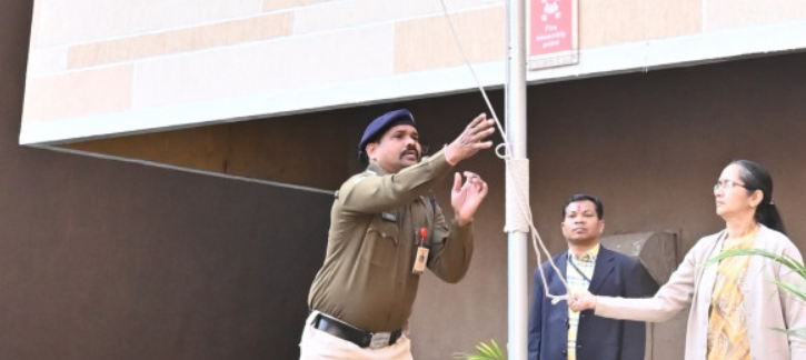 गणतंत्र दिवस पर मंत्रालय में फहराया गया राष्ट्रीय ध्वज