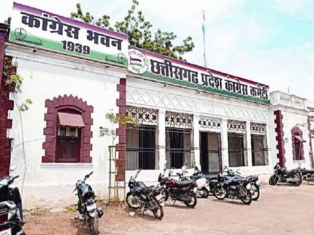 Breaking News: Raipur के Congress Bhavan में कार्यकर्ताओं का जबरदस्त हंगामा, जमकर हुई गाली-गलौज