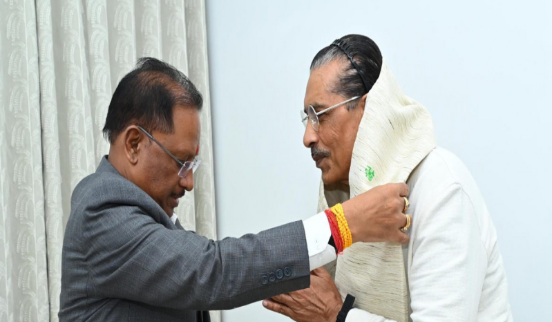 मुख्यमंत्री साय से सुप्रसिद्ध फिल्म निर्माता एवं निर्देशक प्रकाश झा ने की सौजन्य मुलाकात