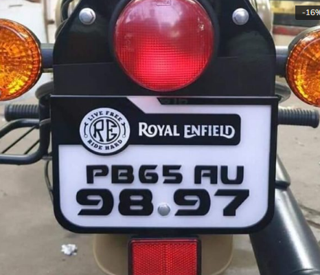 बिना नंबर प्लेट वाली गाड़ियां सड़क पर दौड़ा रहे तो जरा सावधान! पुलिस ले रही बड़ा एक्शन
