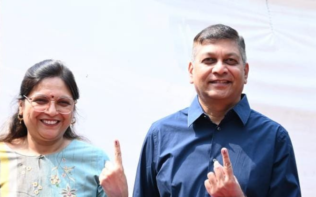 मुख्य सचिव  अमिताभ जैन ने किया अपने मताधिकार का प्रयोग