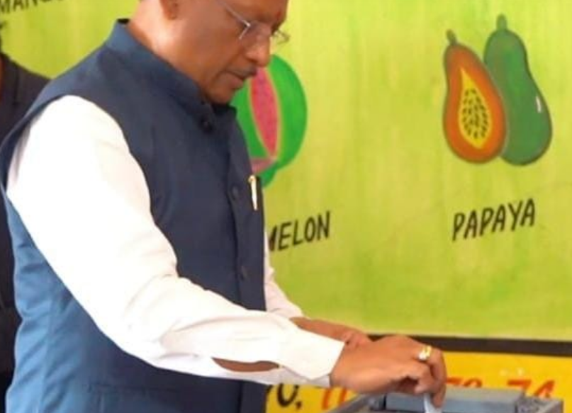 मुख्यमंत्री साय ने पंचायत चुनाव के तीसरे चरण में किया मतदान