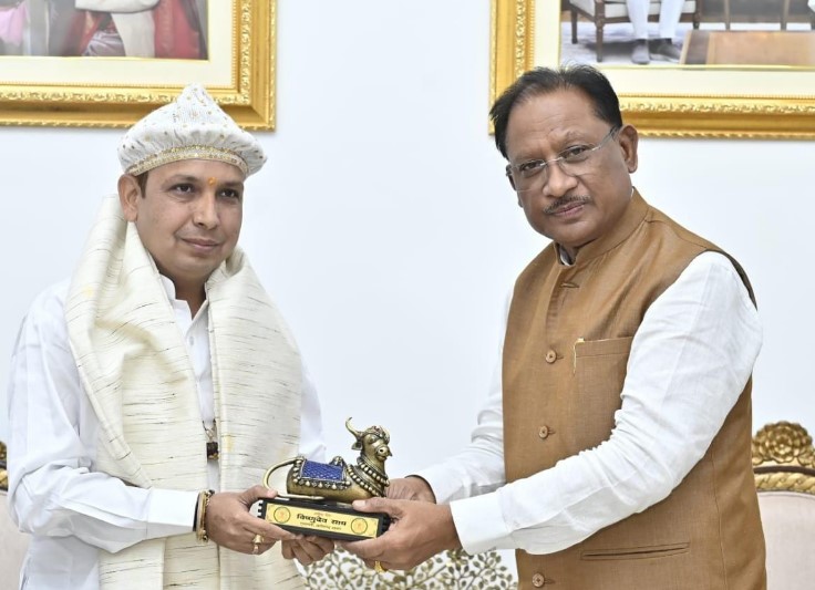 मुख्यमंत्री श्री विष्णु देव साय से पूज्य संत श्री लालदास साहेब ने की सौजन्य भेंट