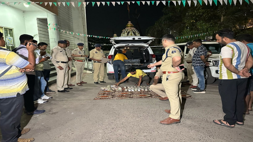 चेकिंग के दौरान पुलिस को मिली बड़ी सफलता, इनोवा कार से 4 करोड़ से अधिक नगद बरामद