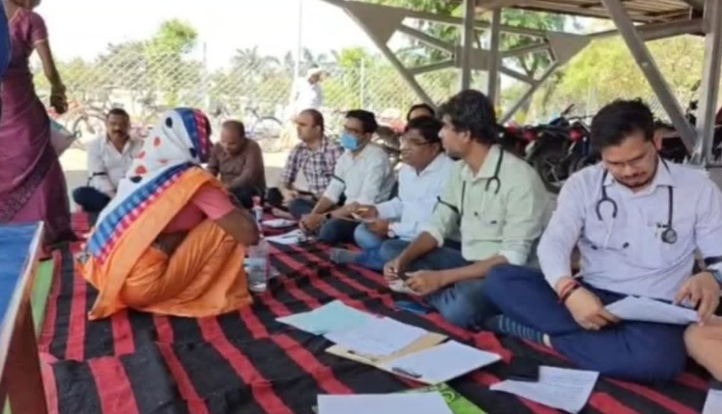 ओपीडी छोड़ साइकिल स्टेंड पर मरीजों का इलाज, डॉक्टरों का आंदोलन तेज....