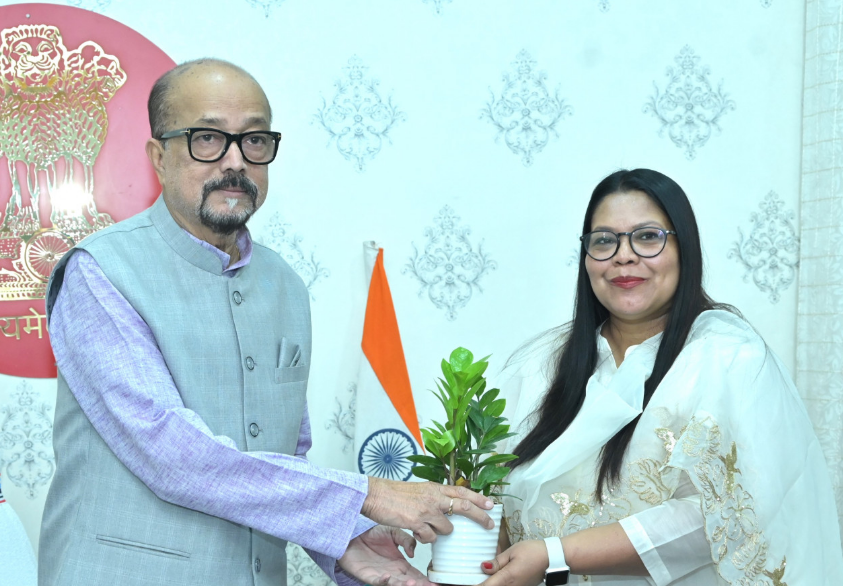 राज्यपाल श्री डेका ने संयुक्त सचिव को भारतीय प्रशासनिक सेवा में पदोन्नत होने पर बधाई दी