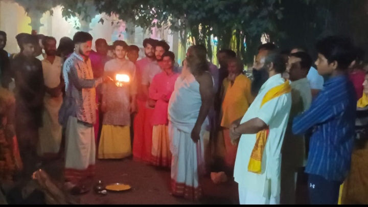 परंपरागत रूप से मनाया गया होली त्यौहार श्री दूधाधारी मठ में