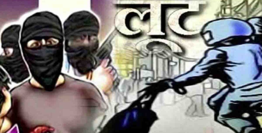पीछे-पीछे आया शख्स, गर्दन पर रखा था हाथ, फिर... 80 लाख लूट की सनसनीखेज वारदात CCTV में कैद