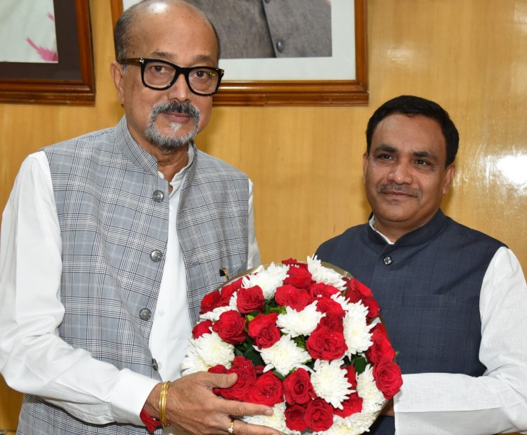 राज्यपाल श्री डेका से छत्तीसगढ़ वक्फ बोर्ड अध्यक्ष ने भेंट की