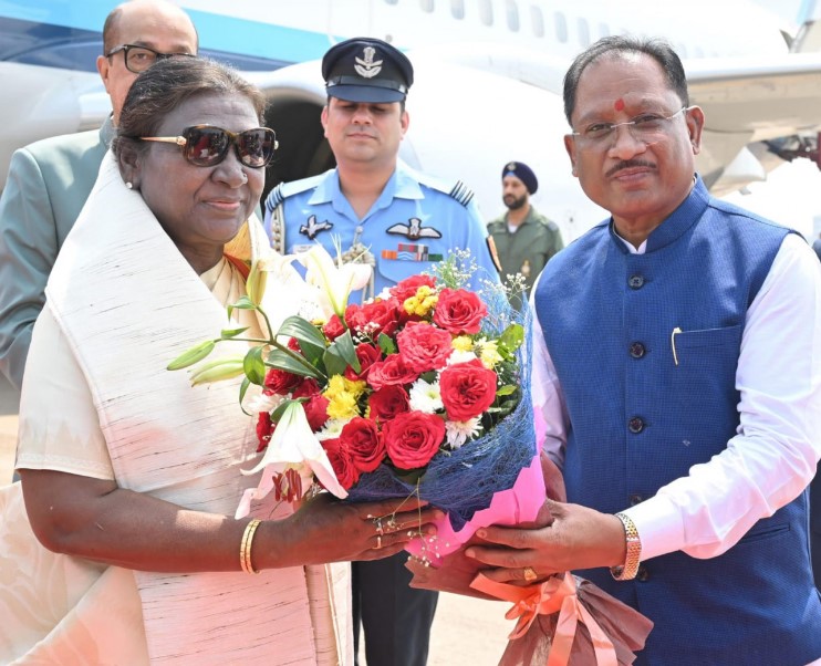 राष्ट्रपति श्रीमती द्रौपदी मुर्मु का छत्तीसगढ़ आगमन: स्वामी विवेकानंद एयरपोर्ट पर हुआ भव्य स्वागत