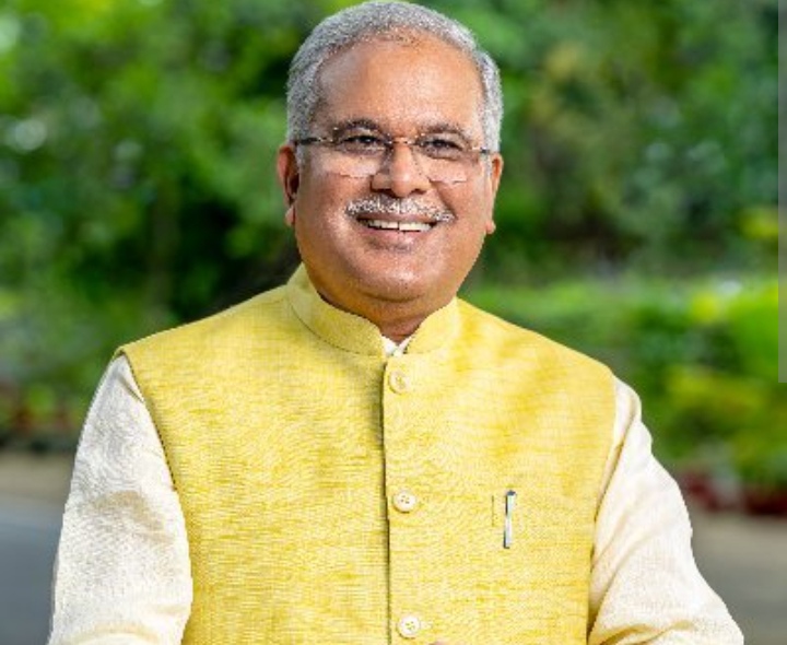 भूपेश बघेल कर रहे थे दिल्ली जाने की तैयारी, सुबह-सुबह पहुंच गए सीबीआई अफसर, समझें पूरा मामला