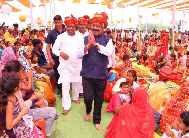 उप मुख्यमंत्री श्री अरुण साव सामूहिक विवाह में हुए शामिल, नवविवाहितों को बधाई और शुभकामनाएं दीं