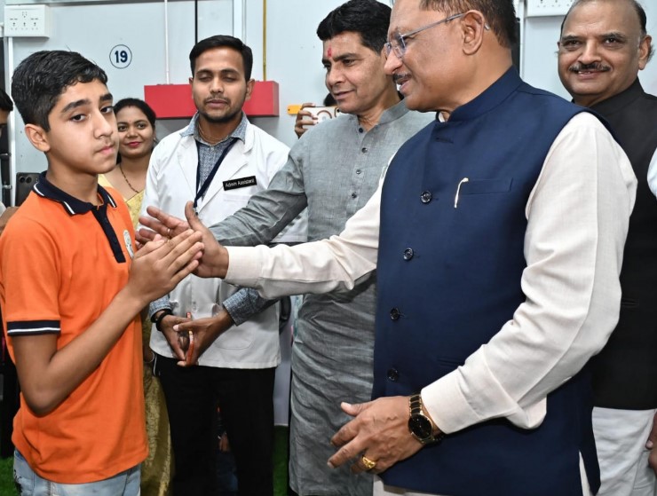 मुख्यमंत्री श्री विष्णु देव साय ने किया मनोविकास केंद्र का अवलोकन