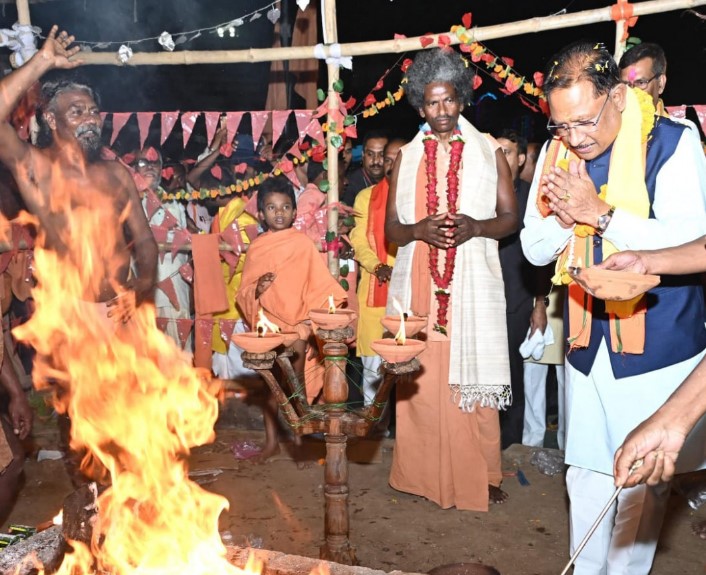 संतों का आशीर्वाद, जनसेवा का संकल्प: मुख्यमंत्री साय की विश्व शांति अखंड ब्रह्मयज्ञ में आस्था भरी उपस्थिति