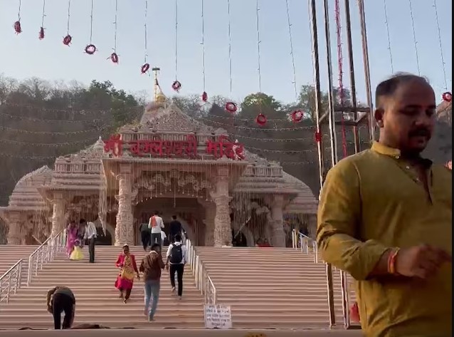 1200 पुलिसकर्मी रहेंगे तैनात, पार्किंग की खास व्यवस्था..जानें मां बम्लेश्वरी मंदिर में क्या है तैयारी
