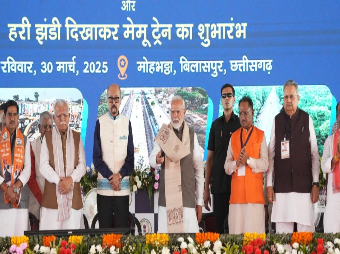 प्रधानमंत्री श्री नरेंद्र मोदी से मिली छत्तीसगढ़ को 33 हजार 700 करोड़ रुपए की विकास परियोजनाओं की सौगात : मुख्यमंत्री श्री विष्णुदेव साय ने जताया आभार