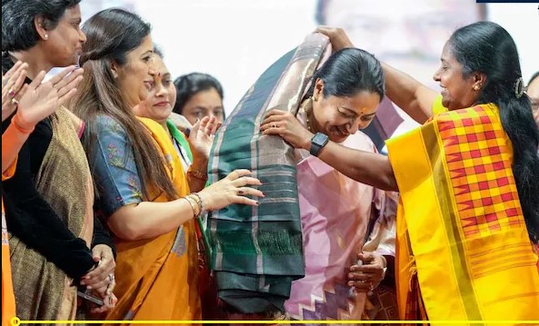 दिल्ली कैबिनेट ने हर महीने ₹2500 देने पर लगाई मुहर.....इन राज्यों में भी है महिलाओं को कैश बांटने की स्कीम