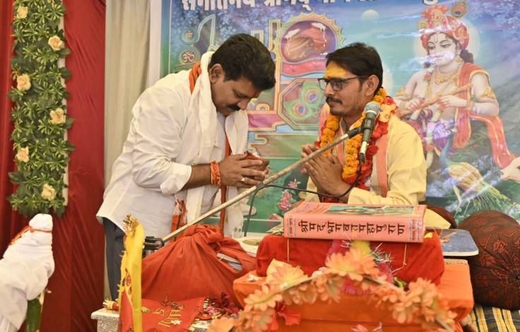 उपमुख्यमंत्री श्री विजय शर्मा कबीरधाम जिला के ग्राम मदनपुर में आयोजित भागवत गीता महापुराण में हुए शामिल