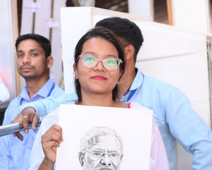 प्रधानमंत्री की संवेदना से खिला एक पल — एक बेटी की कला को मिला आदर और अपनापन
