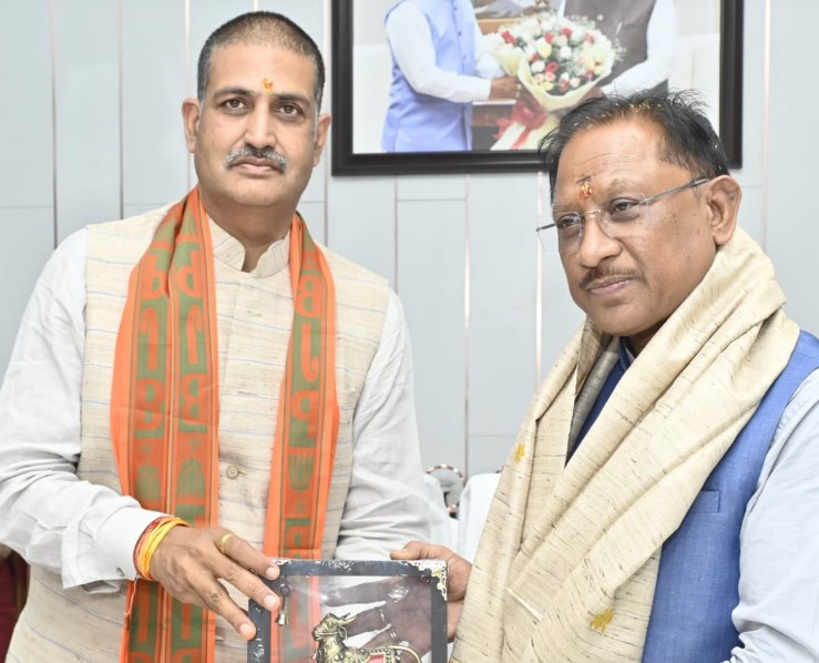 मुख्यमंत्री श्री विष्णु देव साय ने छत्तीसगढ़ खनिज विकास निगम के नवनियुक्त अध्यक्ष श्री सौरभ सिंह को पदभार ग्रहण पर दी बधाई एवं शुभकामनाएं