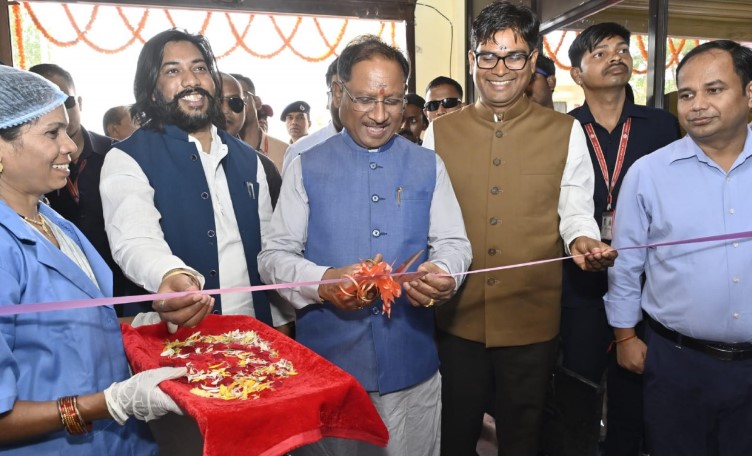 मुख्यमंत्री श्री विष्णुदेव साय ने किया 'झरिया' एल्कलाइन वॉटर बॉटलिंग प्लांट का शुभारंभ