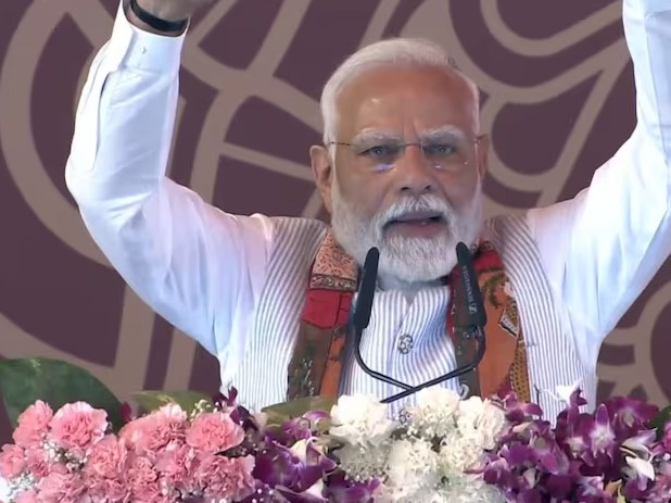 काशी हमार हओ, हम काशी के हईं... पूरा बनारसिया अंदाज में पीएम नरेंद्र मोदी, सपा-कांग्रेस को लपेटा
