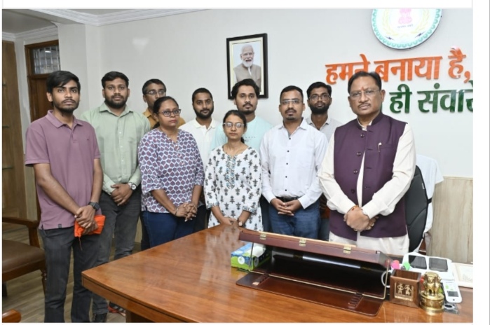 मुख्यमंत्री श्री विष्णु देव साय से सौजन्य मुलाकात के बाद बीएड प्रशिक्षित बर्खास्त सहायक शिक्षकों ने आंदोलन समाप्ति की घोषणा की