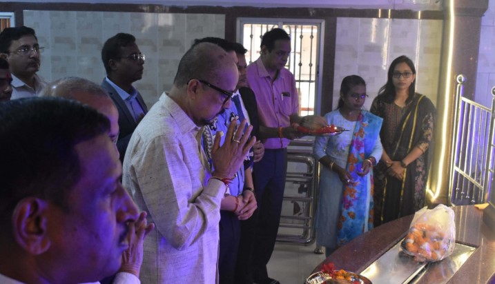 राज्यपाल श्री रमेन डेका ने माँ गंगा मैय्या की पूजा-अर्चना कर राज्य की सुख, समृद्धि की कामना की